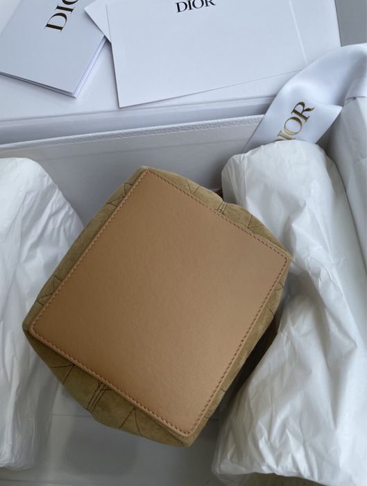 Dior чанта с пух