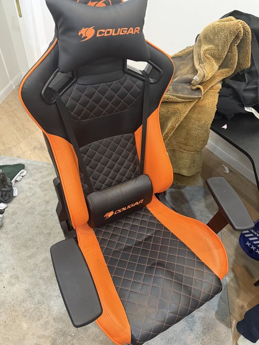 Продам игровое кресло COUGAR