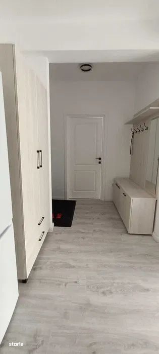 Apartament de 2 camere, decomandat, 40 mp., terasa 25 mp., zona zavoai