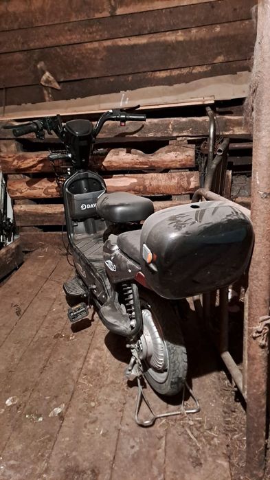 Продам электровелик брал в летом 2025