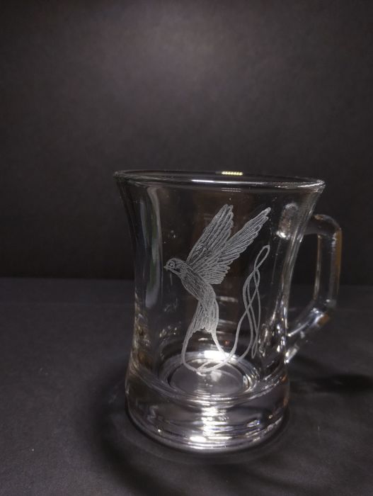 ръчно гравирана чаша подходяща за подарък за момиче \ жена