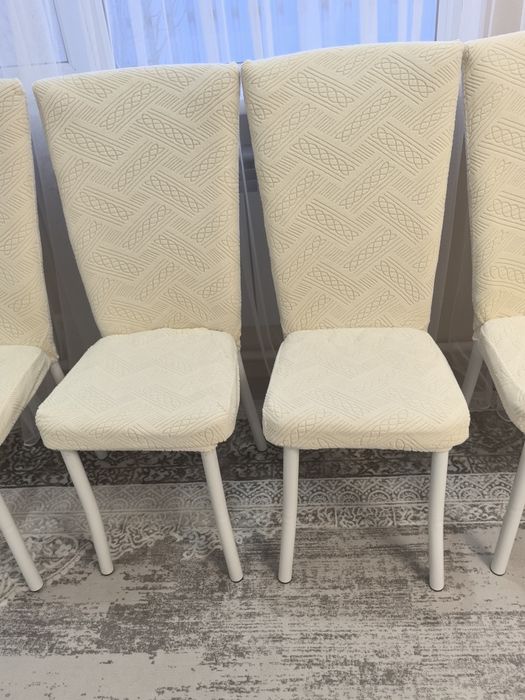 Стулья Хюрем с чехлами.