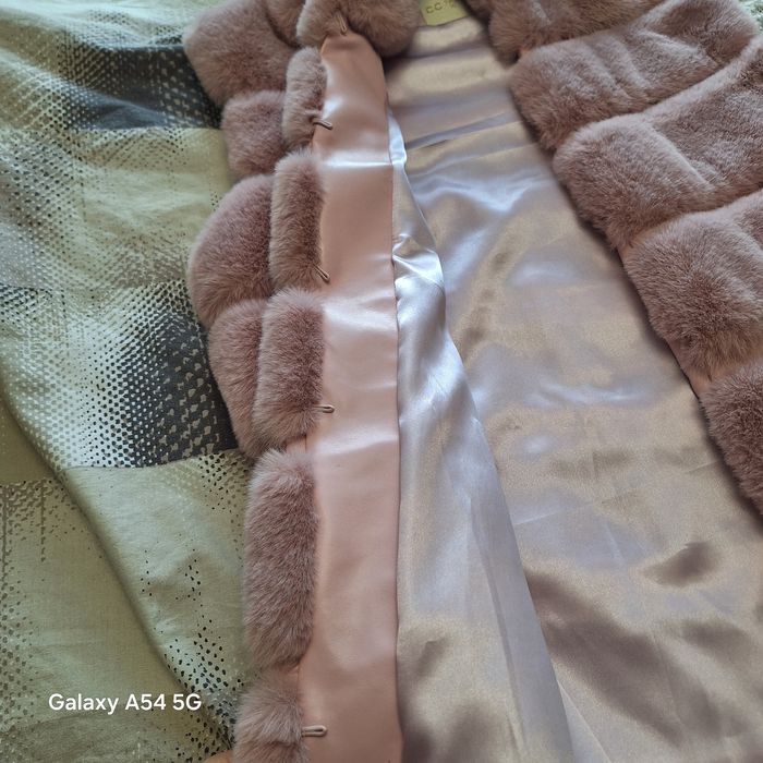 Пухен елек, цвят пепел от рози