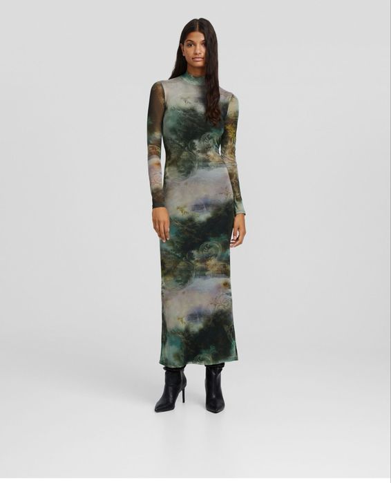 Елегантна дълга рокля с гол гръб