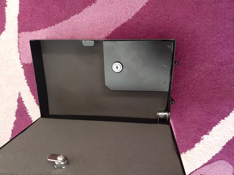 Cutie valori din metal