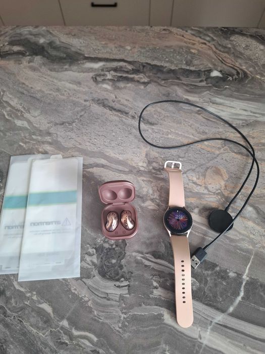 Samsung Watch  4  +  слушалки и протектори за телефон