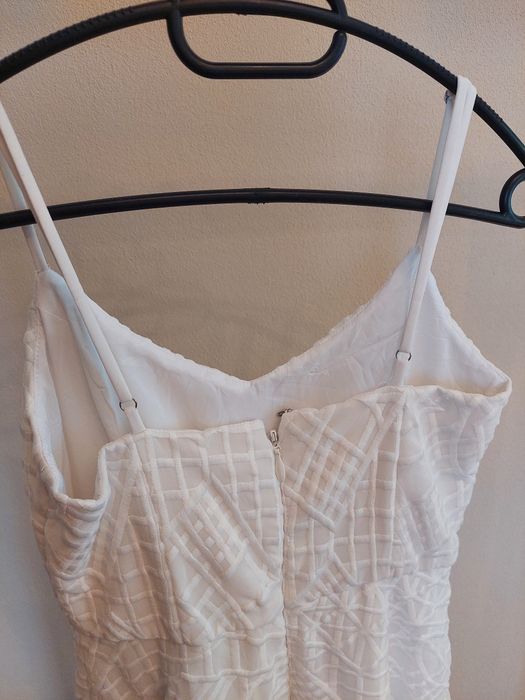 Бяла  елегантна рокля