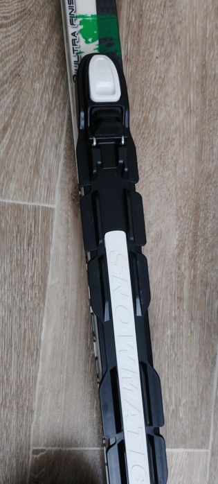 Лыжи с палками и ботинками