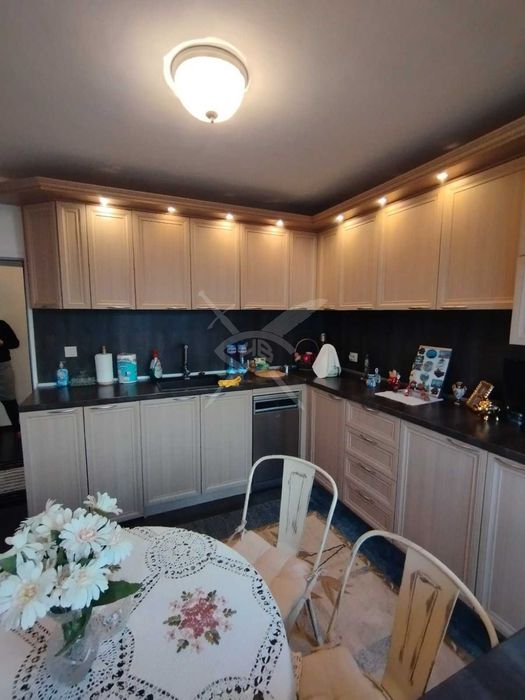 Тристаен апартамент в Славейков 75204