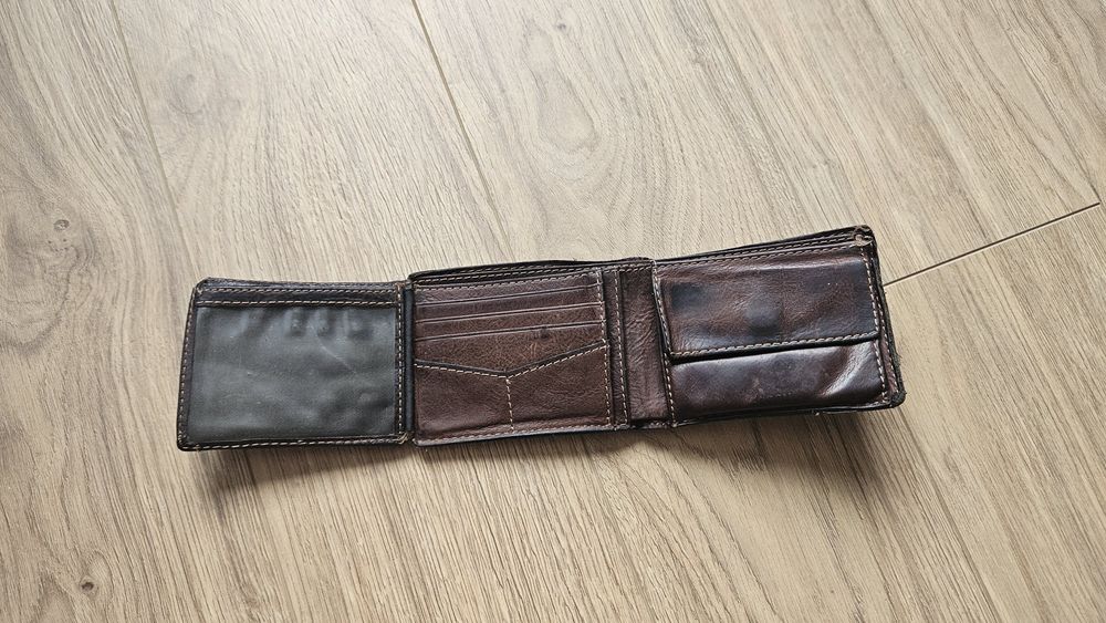 Мъжки портфейл от естествена кожа Fossil