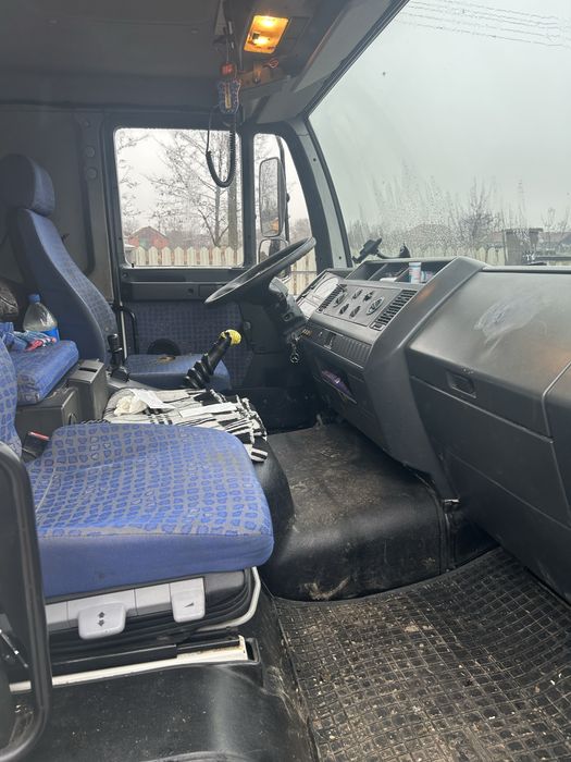 Camion 7,5 tone MAN LE 220 carosat cu lift