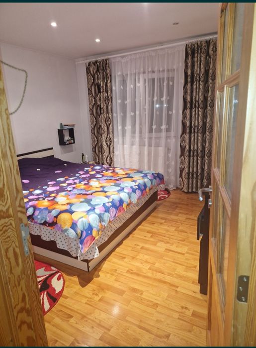 Vand apartament 3 camere