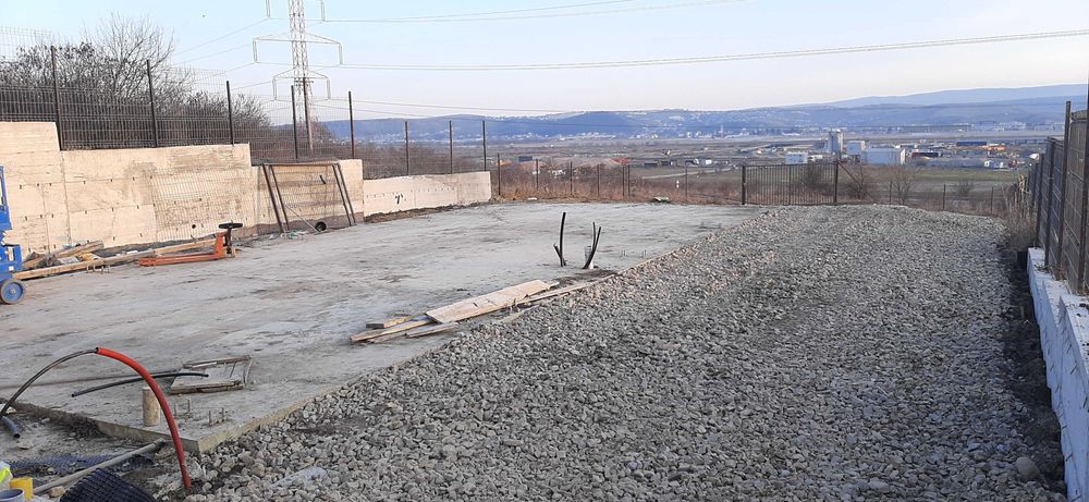 Închiriez teren 500 mp betonat pe centura Muncii-Apahida