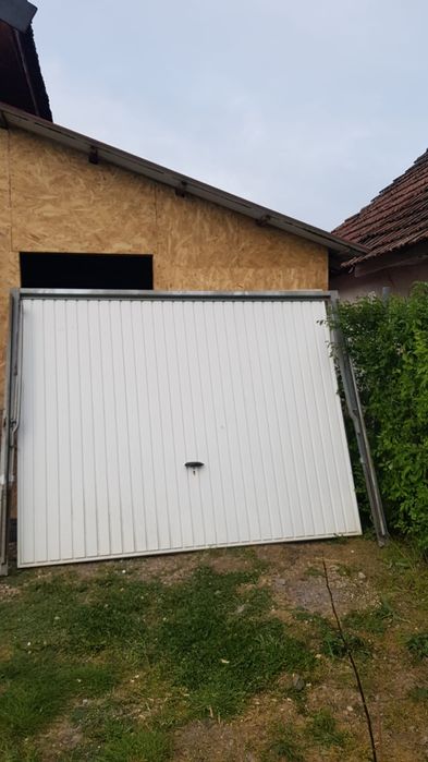Ușa garaj basculanta
