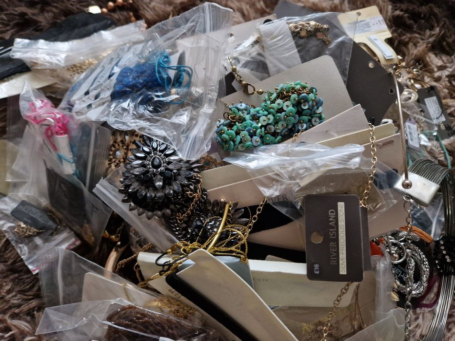 Gablonturi la kg, noi si second hand, pret imbatabil