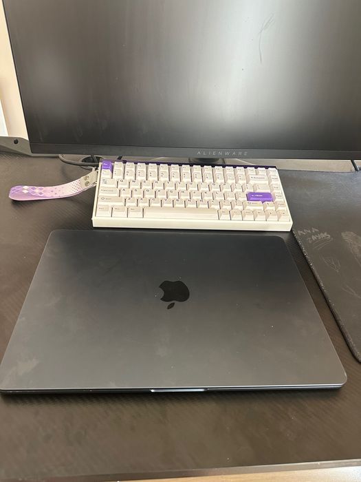 MacBook AIR 15” M2, 8gb RAM, 256SSD