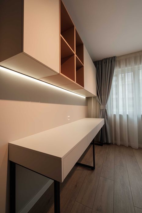 Продава се обзаведен тристаен апартамент