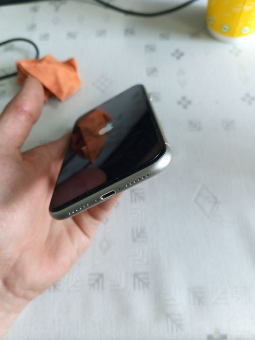 В продаже iPhone 11/128gb