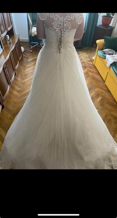 Rochie mireasa tip A line