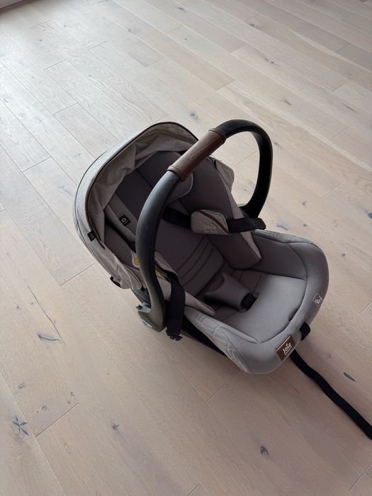 Scoca auto cu baza isofix