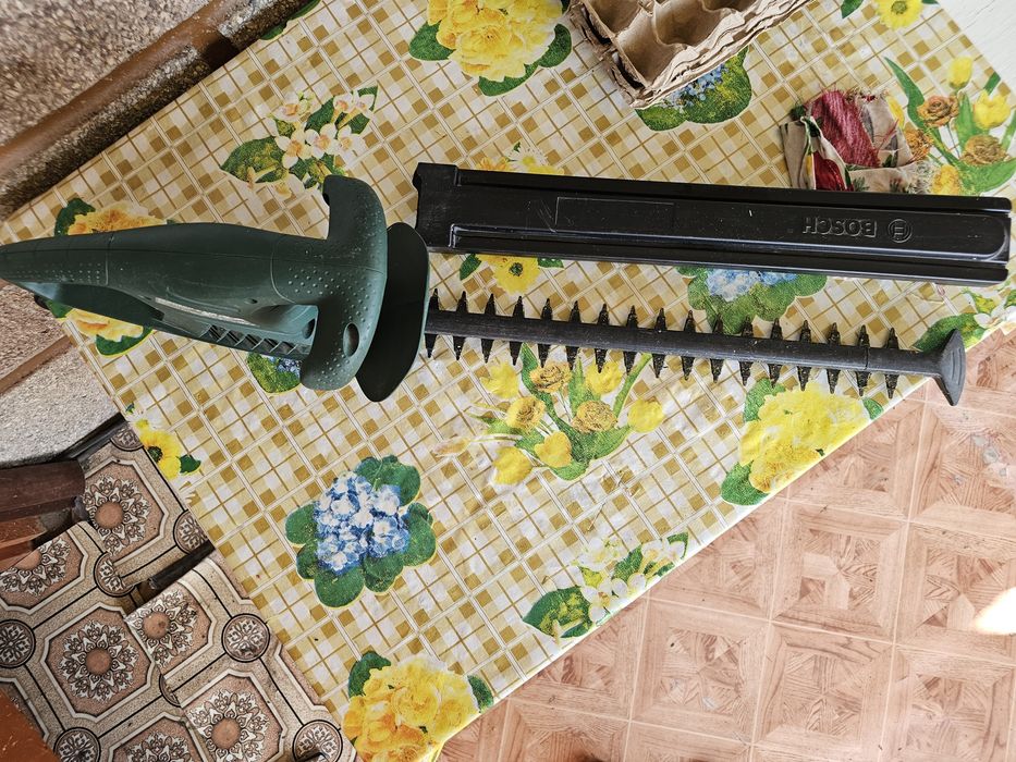 Кусторез Bosch продам