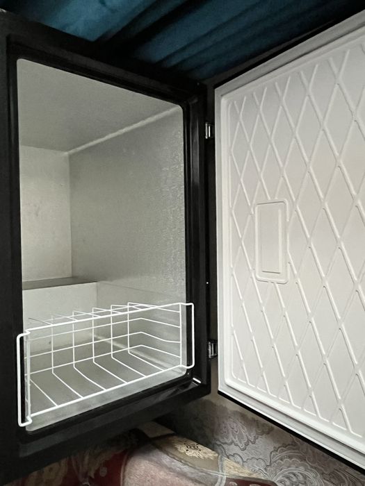 Продам морозильник