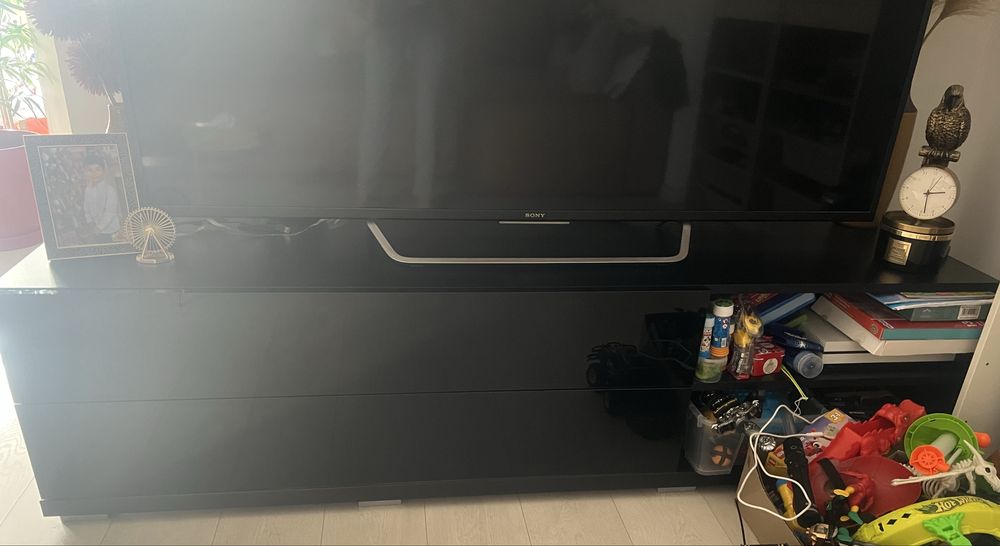 Comoda TV negru lucios