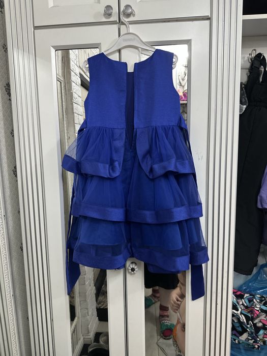 Продам 2 платья на девочку