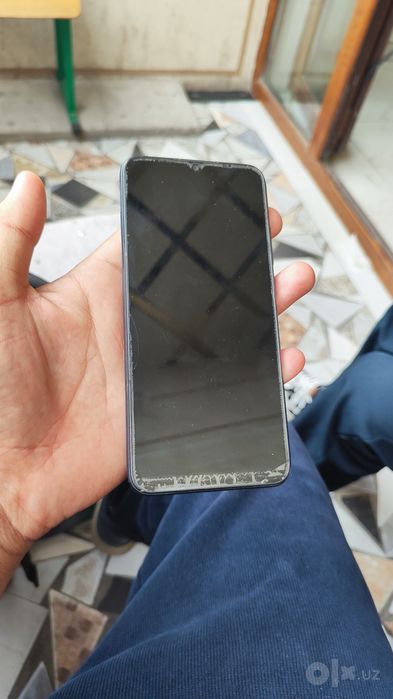 Arzon kafolatli telefon sotiladi