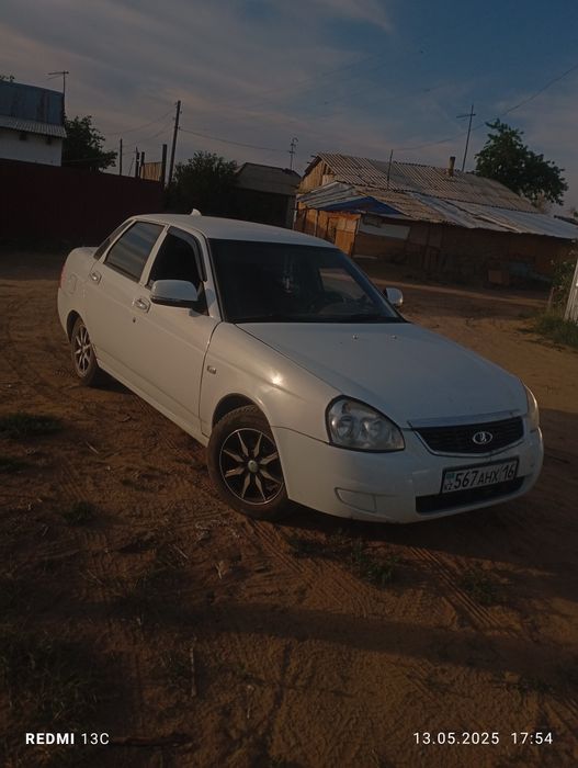 Продам приора  первая