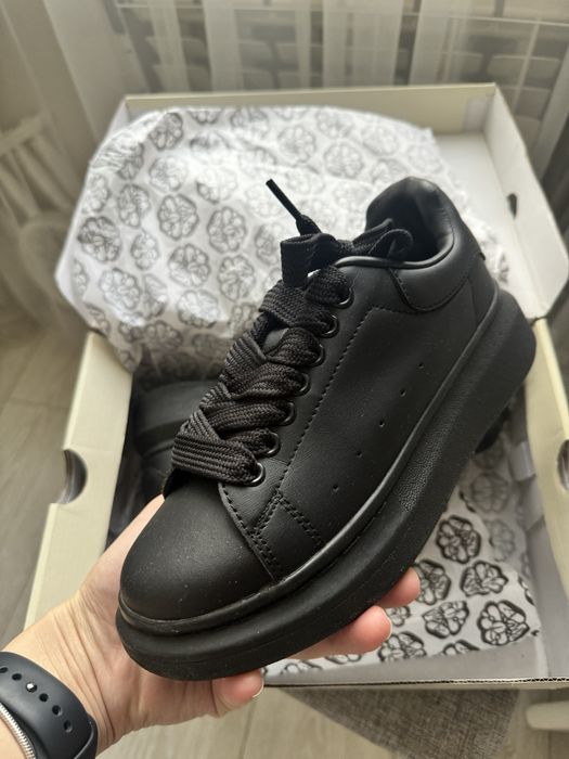 Кроссовки женские