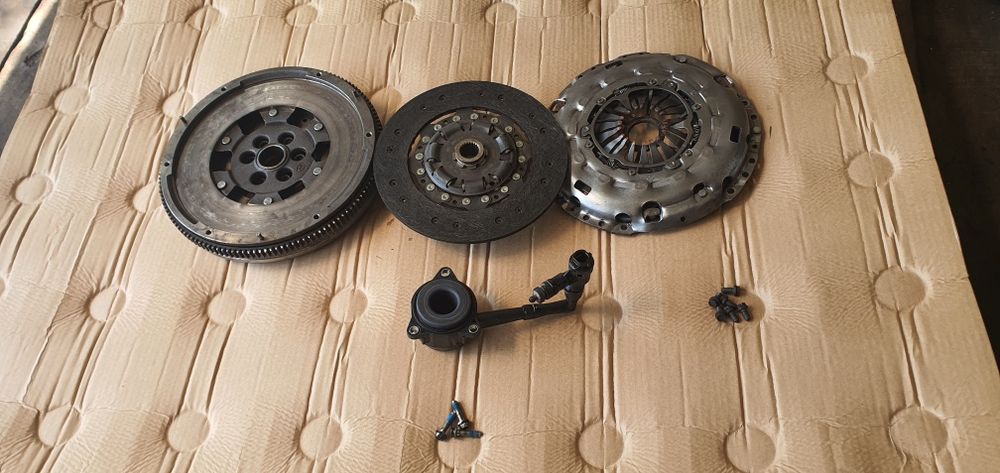 Kit ambreiaj volanta 2.0 tdi BKP BKD BMM BMP golf 5 passat b6 touran