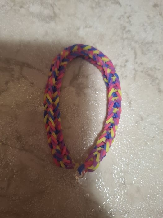 Гривни от ластици