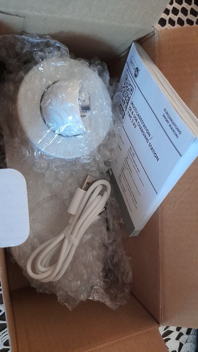 Ново зарядно 3в1 /зарядна станция-за телефон,слушалки,смарт часовник