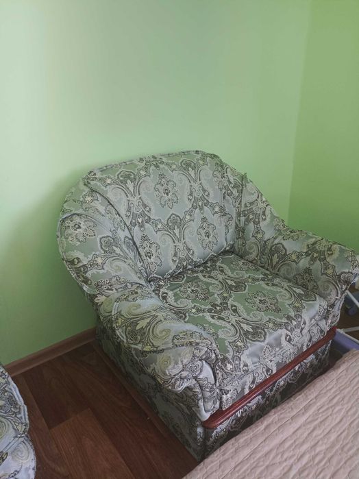 Диван и два кресла
