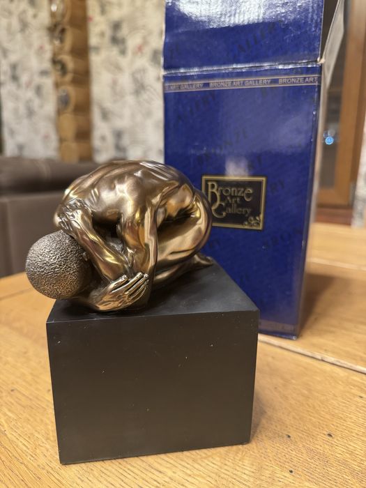 Статуэтку бронзовую продам