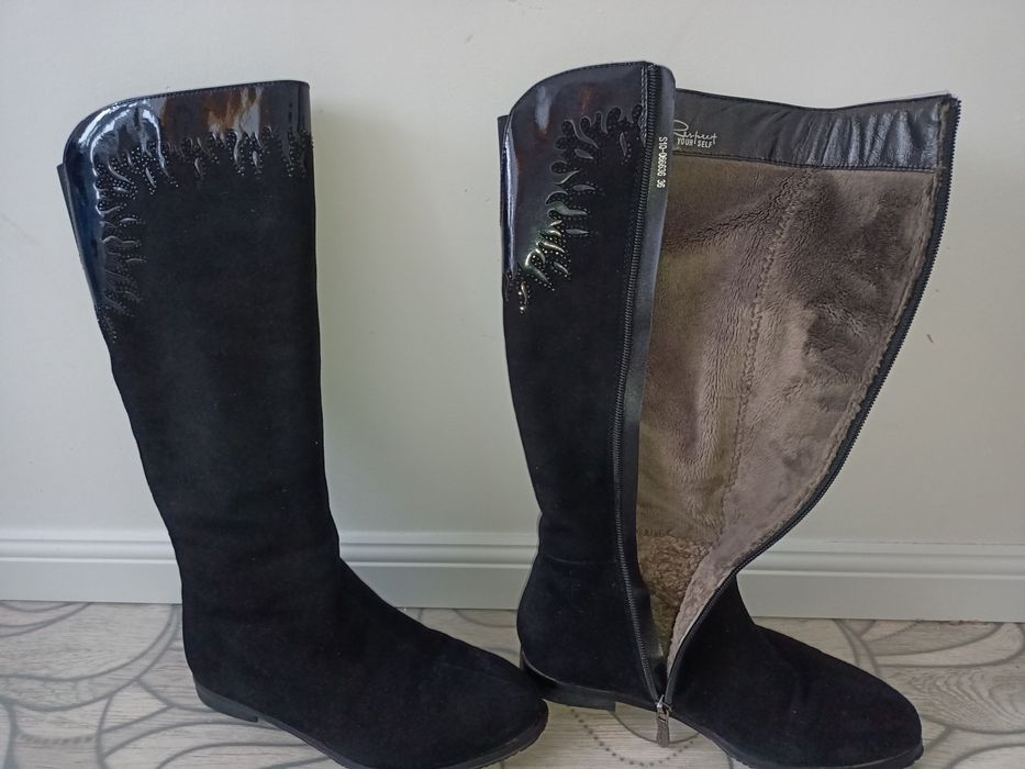 Продам женские сапоги