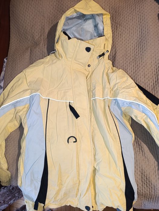 Продам женскую куртку