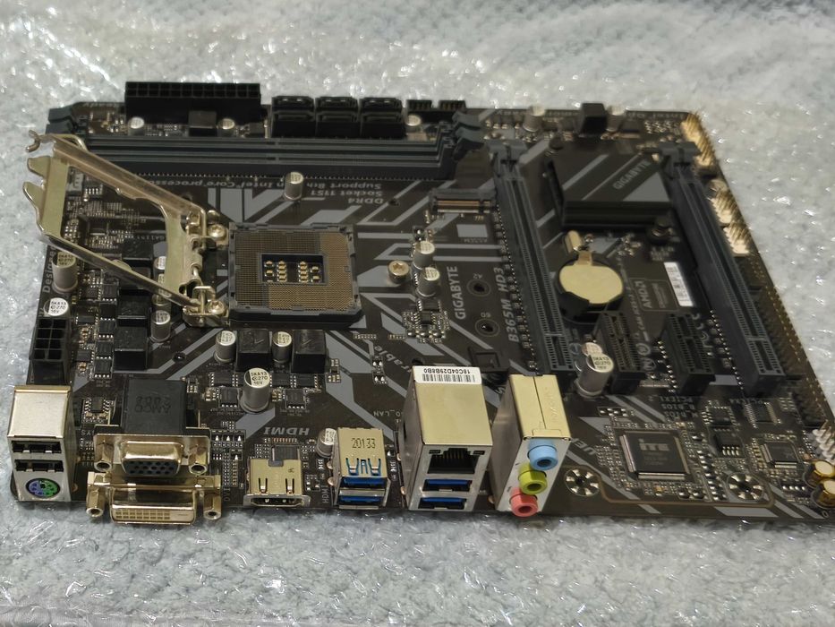 Материнка Gigabyte B365M HD3
