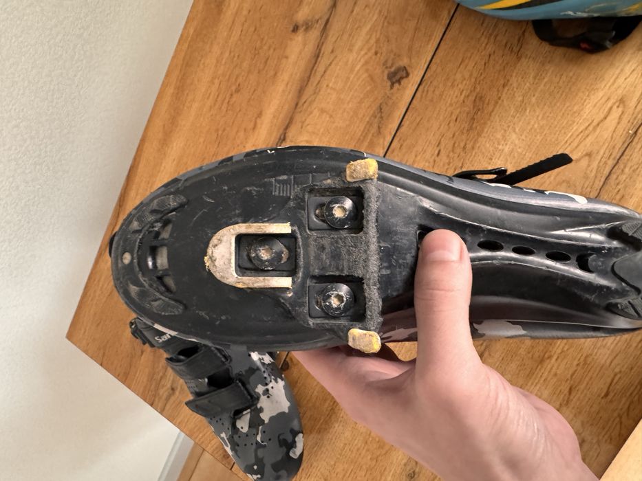 Велотуфли и шлем