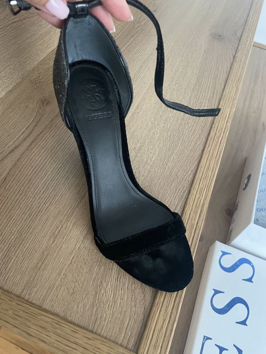 Дамски сандали Guess