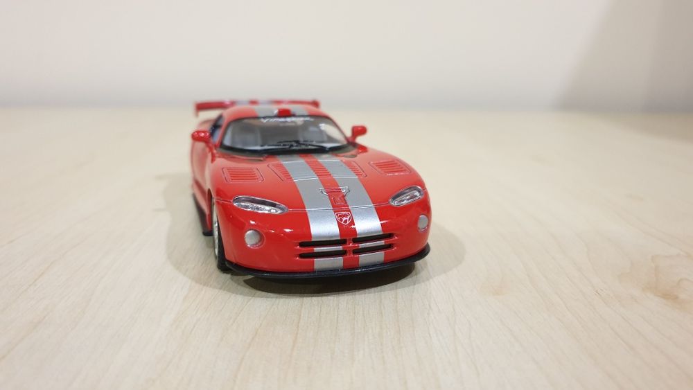 Продам железную машинку Kinsmart