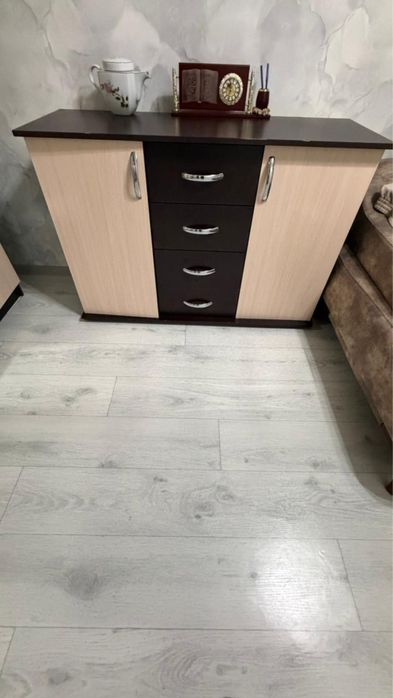 Продам угловой шифоньер с камодом.