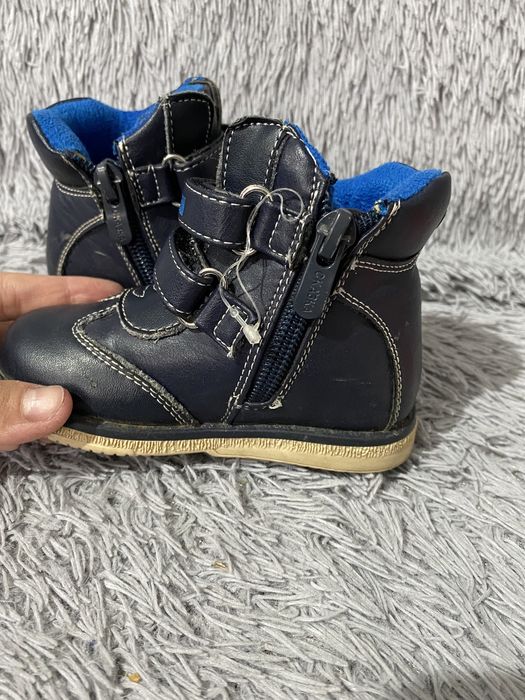 Продам осений ботинка