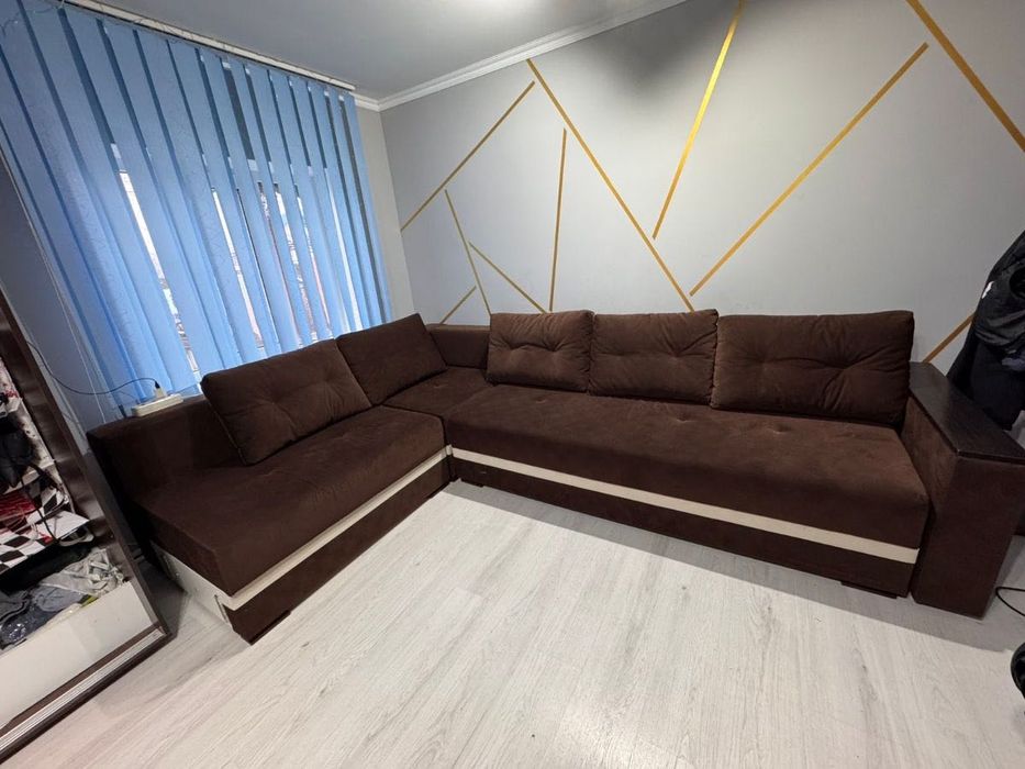 Отдaм дapoм диван