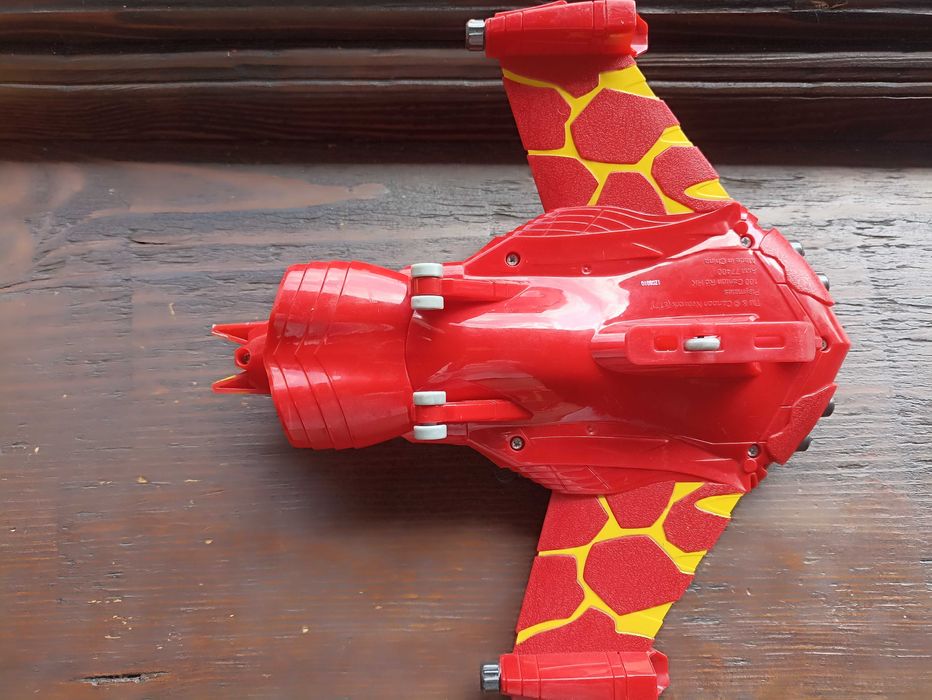 BEN10 / Бен Тен Каравана, ръкавица, самолет и фигурки
