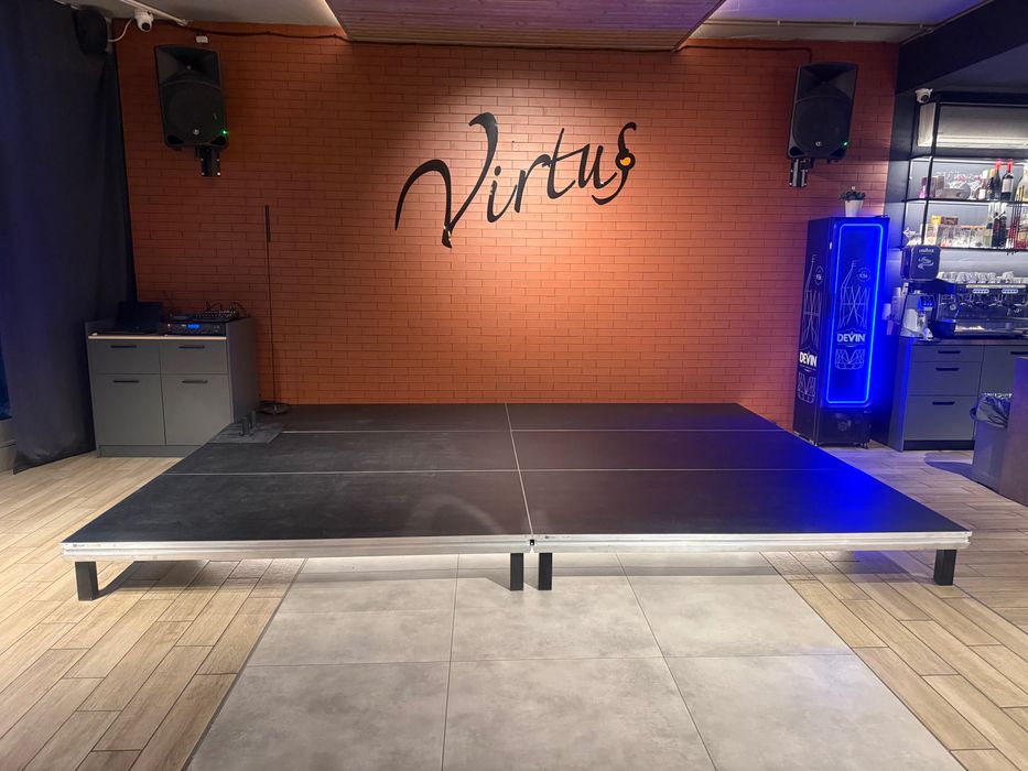 Услуги - сцена , подиум  звук осветление DJ и Др !