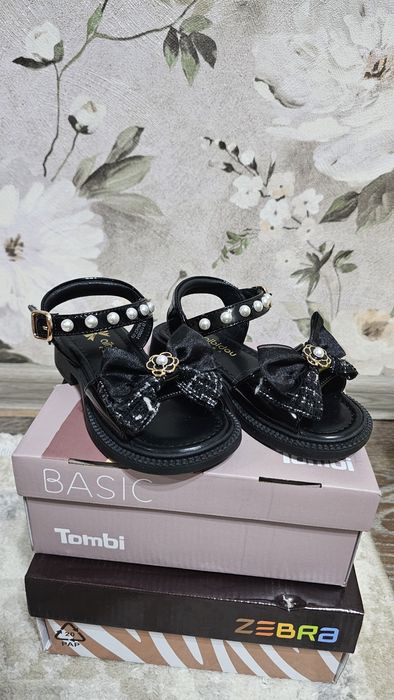 Сандалии на девочку 26 р