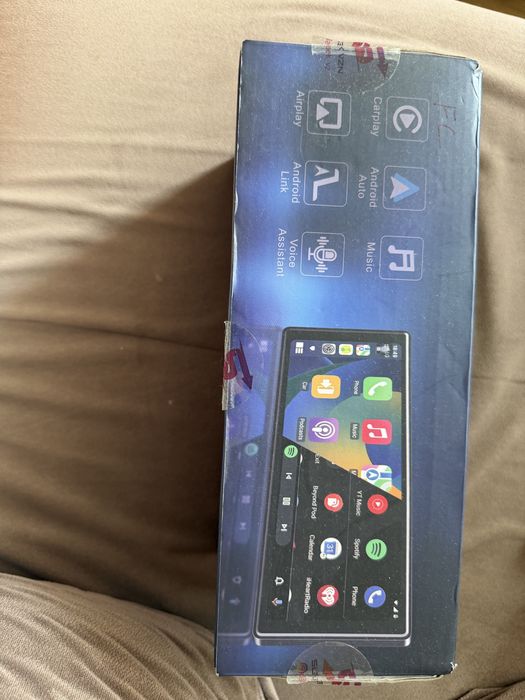 Продавам универсална мултимедия за кола car play android auto 10.26”