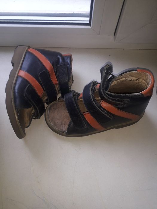 Продам сандалии ортопедические